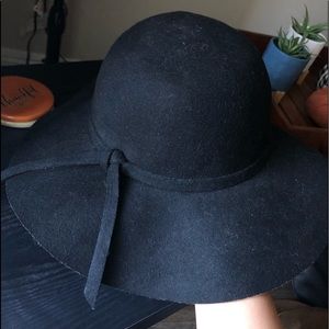 Floppy hat